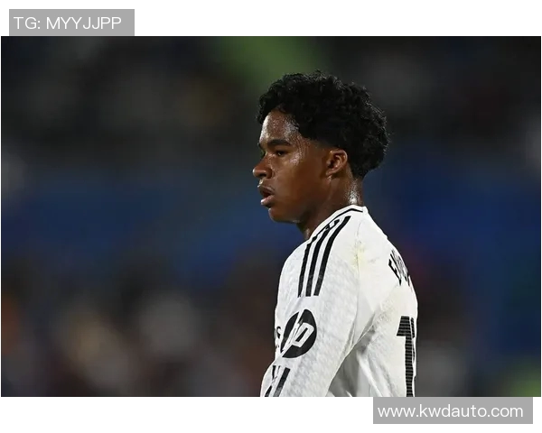 恩德里克的崛起之路：从青涩少年到足球新星的精彩旅程